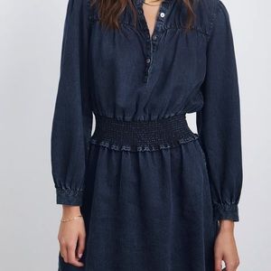 NAT XL Rails Chambray dress . Adorable ruffle detail